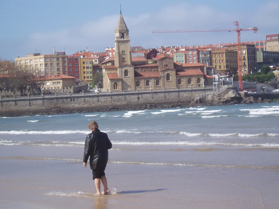 Playa de San Lorenzo y San Pedro, Gijón
